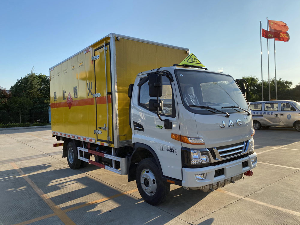 楚勝牌CSC5045XRQJH6型易燃氣體廂式運輸車